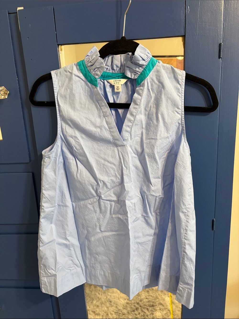 Crown & Ivy Light Blue Sleeveless Ruffle Collar Top with Teal Trim - XS